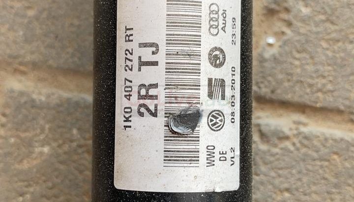 VOLKSWAGEN PASSAT 2009 TO 2017 FRONT RIGHT/ LEFT AXLE SHAFTS PART NO 1K0407272RT/ 3C0407271AH ( Genuine Used VOLKSWAGEN Parts )