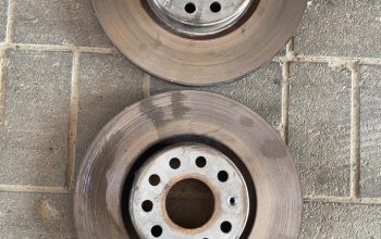 VOLKSWAGEN PASSAT GOLF BEETLE PART NO 1K0615601AA FRONT RIGHT & LEFT BRAKE DISCS ( Genuine Used VOLKSWAGEN Parts )