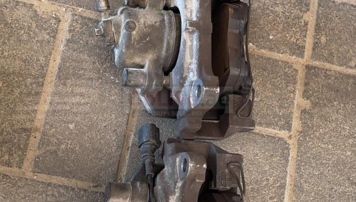 VOLKSWAGEN PASSAT 2006 TO 2010 AUDI SKODA FRONT RIGHT AND LEFT BRAKE CALIPERS ( Genuine Used VOLKSWAGEN Parts )