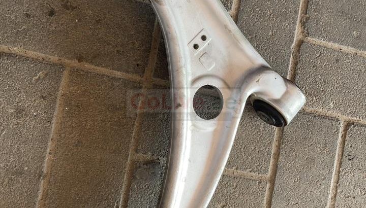 VOLKSWAGEN PASSAT 2010 FRONT LOWER RIGHT CONTROL ARM PART NO 3C0407152E ( Genuine Used VOLKSWAGEN Parts )