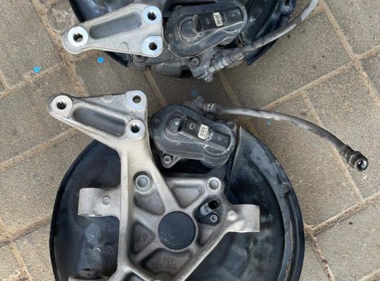 VOLKSWAGEN PASSAT 2010 REAR SPINDLE KNUCKLE BEARING RIGHT/LEFT 3C0505436 F/3C0505435 F WITH PARKING BREAK MOTOR 3C0998281B