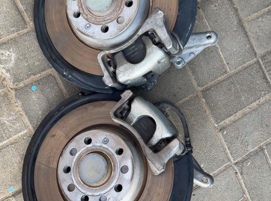 VOLKSWAGEN PASSAT 2010 REAR SPINDLE KNUCKLE BEARING RIGHT/LEFT 3C0505436 F/3C0505435 F WITH PARKING BREAK MOTOR 3C0998281B