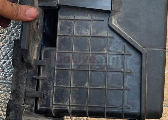 VOLKSWAGEN PASSAT 2010 BATTERY COVER AUDI SEAT SKODA PART NO 3C0915335 ( Genuine Used VOLKSWAGEN Parts )