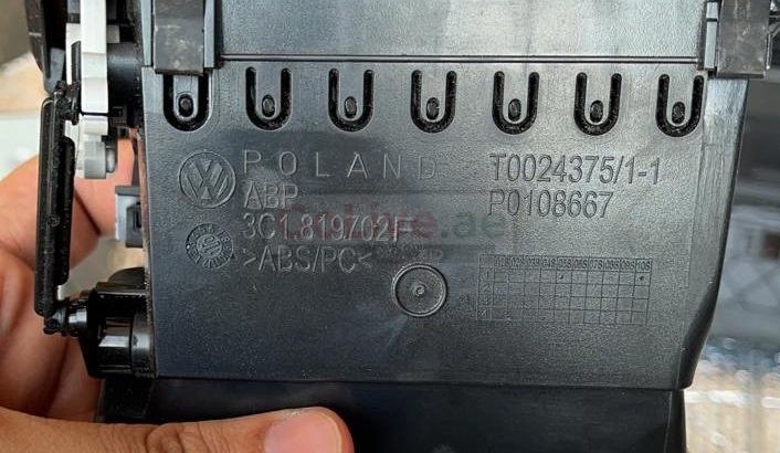 VOLKSWAGEN PASSAT 2010 PASSENGER DASH AIR VENT PART NO 3C1819702F ( Genuine Used VOLKSWAGEN Parts )