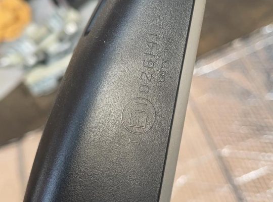 VOLKSWAGEN PASSAT 2010 INTERIOR REAR VIEW MIRROR AUTO DIM PART NO E11026141 ( Genuine Used VOLKSWAGEN Parts )