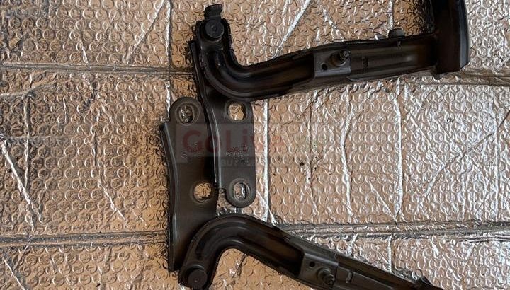 VOLKSWAGEN PASSAT 2010 TAILGATE/TRUNK/BOOT HINGE LEFT /RIGHT PART NO 3C5827301B / 3C5827302B ( Genuine Used VOLKSWAGEN Parts )