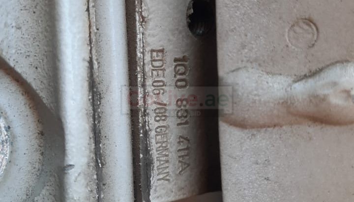 VOLKSWAGEN EOS 2009 FRONT DOOR L/R LOWER/UPPER HINGE 1Q0831411A/1Q0831412A/ 3C0831401D/3C0831402D ( Genuine Used VOLKSWAGEN Parts)