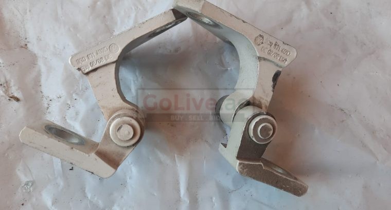 VOLKSWAGEN EOS 2009 FRONT DOOR L/R LOWER/UPPER HINGE 1Q0831411A/1Q0831412A/ 3C0831401D/3C0831402D ( Genuine Used VOLKSWAGEN Parts)