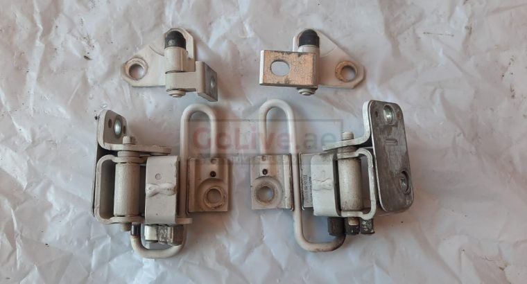 VOLKSWAGEN EOS 2009 FRONT DOOR L/R LOWER/UPPER HINGE 1Q0831411A/1Q0831412A/ 3C0831401D/3C0831402D ( Genuine Used VOLKSWAGEN Parts)