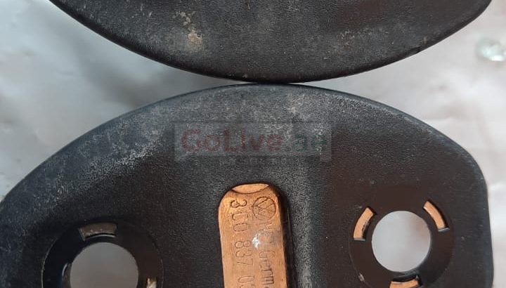 VOLKSWAGEN EOS 2009 GOLF JETTA PASSAT FRONT DOOR CATCH LATCH PART NO 3C0837033B ( Genuine Used VOLKSWAGON Parts )