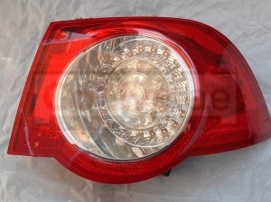 VOLKSWAGEN EOS 2009 RIGHT SIDE REAR TAIL LIGHT / STOP LIGHT PART NO 1Q0945258A ( Genuine Used VOLKSWAGON Parts )