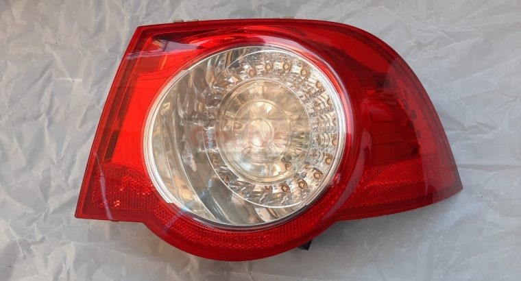 VOLKSWAGEN EOS 2009 RIGHT SIDE REAR TAIL LIGHT / STOP LIGHT PART NO 1Q0945258A ( Genuine Used VOLKSWAGON Parts )