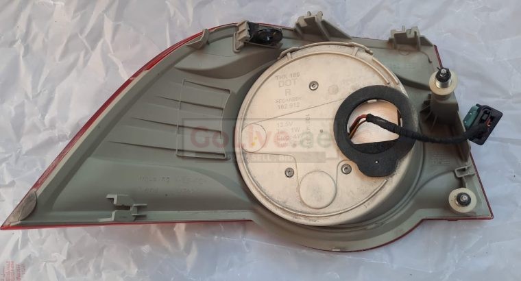 VOLKSWAGEN EOS 2009 RIGHT SIDE REAR TAIL LIGHT / STOP LIGHT PART NO 1Q0945258A ( Genuine Used VOLKSWAGON Parts )