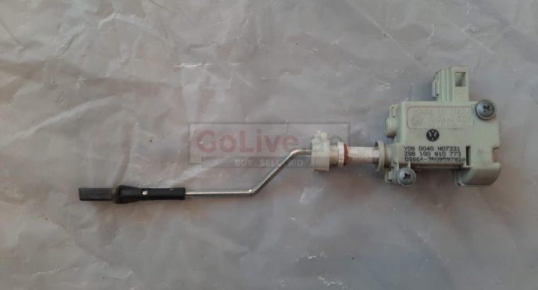 VOLKSWAGEN EOS 2009 FUEL FILLER DOOR LOCK ACTUATOR PART NO 1Q0810773 ( Genuine Used VOLKSWAGON Parts )