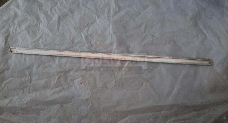 VOLKSWAGEN EOS 2009 RIGHT DOOR WINDOW CHROME TRIM PART NO 1Q0853300P ( Genuine Used VOLKSWAGON Parts )