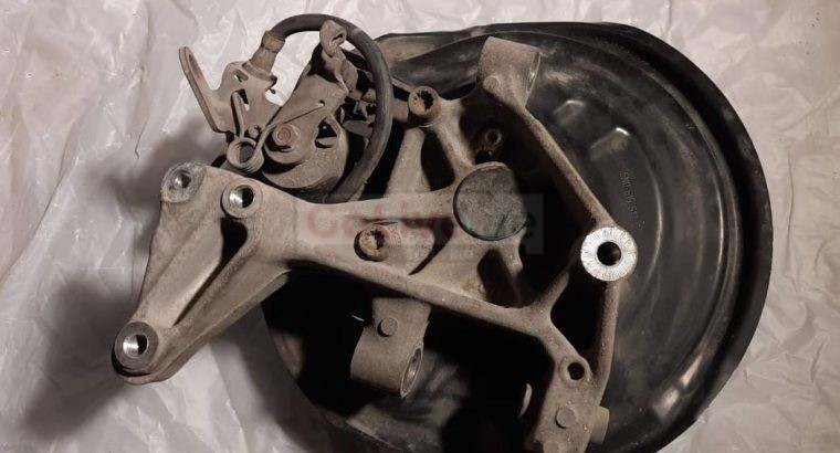 VOLKSWAGEN EOS 2009 REAR SPINDLE KNUCKLE BEARING RIGHT/LEFT PART NO 5N0615611C / 5N0515612C ( Genuine Used VOLKSWAGON Parts )