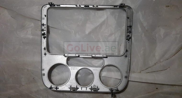 VOLKSWAGEN EOS 2009 CENTRE CONSOLE HEAD UNIT SURROUND TRIM PART NO 1Q0858071E ( Genuine Used VOLKSWAGON Parts )