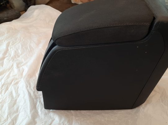 VOLKSWAGEN EOS 2009 CENTER CONSOLE BOX COMPLETE 1K0864207 1K0864209 1Q0863323 1Q0864251 1Q0863289 ( Genuine Used VOLKSWAGON Parts)