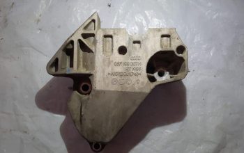 VOLKSWAGEN EOS 2009 ENGINE MOUNT BRACKET PART NO 06F199207H ( Genuine Used VOLKSWAGON Parts )