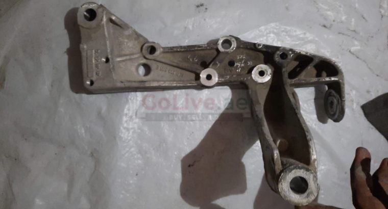 VOLKSWAGEN EOS 2009 AUDI SEAT SKODA ENGINE BRACKET ARMS LEFT RIGHT PART NO 1K0199295 1K0199296 ( Genuine Used VOLKSWAGON Parts )
