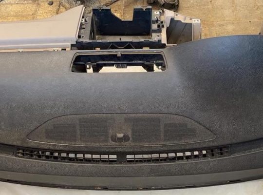 VOLKSWAGEN PASSAT 2010 DASHBOARD PART NO 3C1857003QT ( Genuine Used VOLKSWAGON Parts )