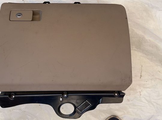 VOLKSWAGEN PASSAT 2010 GLOVE BOX STORAGE PART NO 3C1857097BC ( Genuine Used VOLKSWAGON Parts )