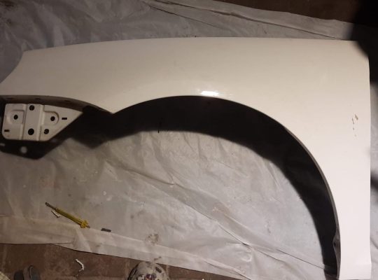 VOLKSWAGEN EOS 2009 FRONT FENDER LEFT AND RIGHT SIDE PART NO 1Q0821105B 1Q0821106B ( Genuine Used VOLKSWAGON Parts )