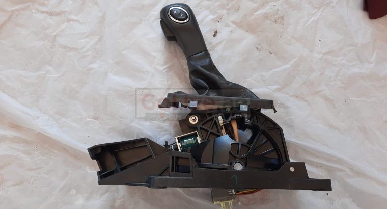 FORD EDGE EXPLORER 2011 TO 2015 TRANSMISSION GEAR SHIFTER LEVER PART NO CT4P-7K004-KD35B8 ( Genuine Used FORD Parts )