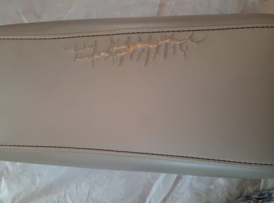 FORD EDGE 2014 ARM REST CENTER CONSOLE BOX ( Genuine Used FORD Parts )