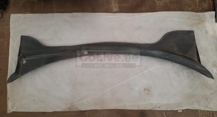 VOLKSWAGEN EOS 2009 COWL COVER / RAIN TRAY / WATER DEFLECTOR PART NO 1Q18194039B9 ( Genuine Used VOLKSWAGON Parts )