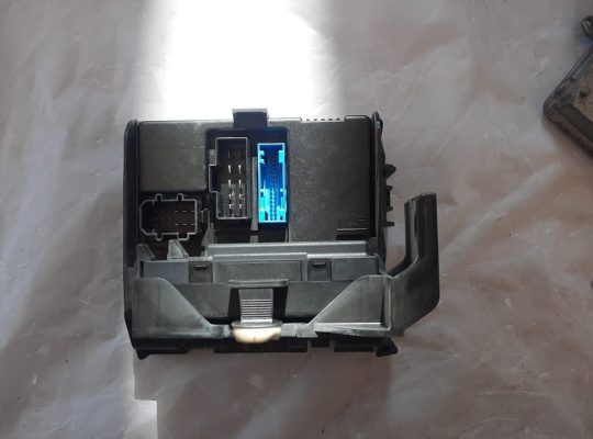 AUDI Q7 2007 BASE COMFORT & DOOR CONTROL MODULE UNIT W BRACKET PART NO 4L0907289A 4L0907290A 4L0907461 ( Genuine Used AUDI Parts )