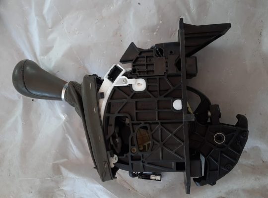 AUDI Q7 2007 AUTOMATIC TRANSMISSION FLOOR GEAR SHIFTER LEVER PART NO 4L1713041 ( Genuine Used AUDI Parts )