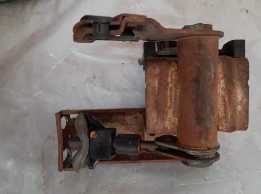 AUDI Q7 2007 EMERGENCY PARKING BRAKE MOUNT BRACKET PART NO 7L8721812 ( Genuine Used AUDI Parts )