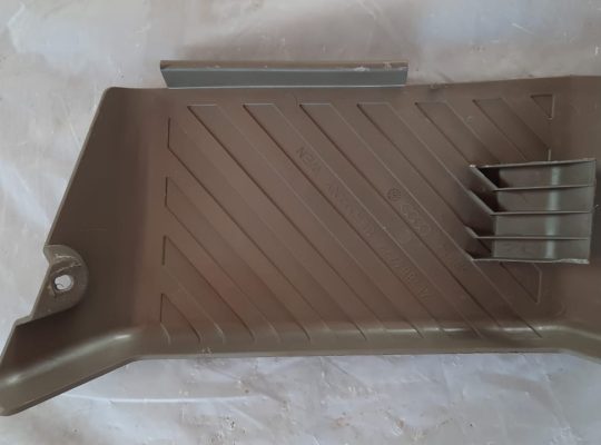 AUDI Q7 2007 FOOT REST COVER PART NO 4L1864777 ( Genuine Used AUDI Parts )