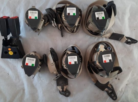 AUDI Q7 2007 FRONT BOTH SIDES & REAR LEFT OR RIGHT SIDE SEAT BELTS ( Genuine Used AUDI Parts )