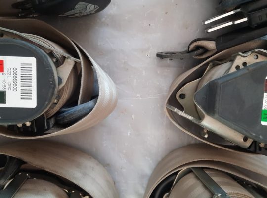 AUDI Q7 2007 FRONT BOTH SIDES & REAR LEFT OR RIGHT SIDE SEAT BELTS ( Genuine Used AUDI Parts )