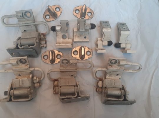 AUDI Q7 2007 DOOR HINGES PART NO 4L0833412 ( Genuine Used AUDI Parts )