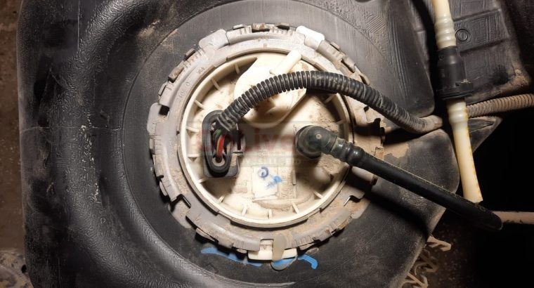 AUDI Q7 2007 FUEL TANK WITH FUEL FILTER FLANGE STRAINER PART NO 7L8201021 7L0919679 ( Genuine Used AUDI Parts )