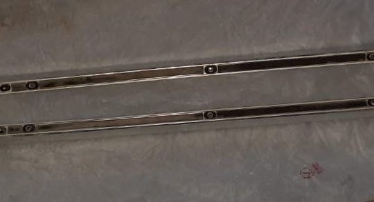 AUDI Q7 2007 ROOF RAIL LUGGAGE RACKS CHROME RIGHT & LEFT SIDE PART NO 4L0860022E 4L0860021E ( Genuine Used AUDI Parts )