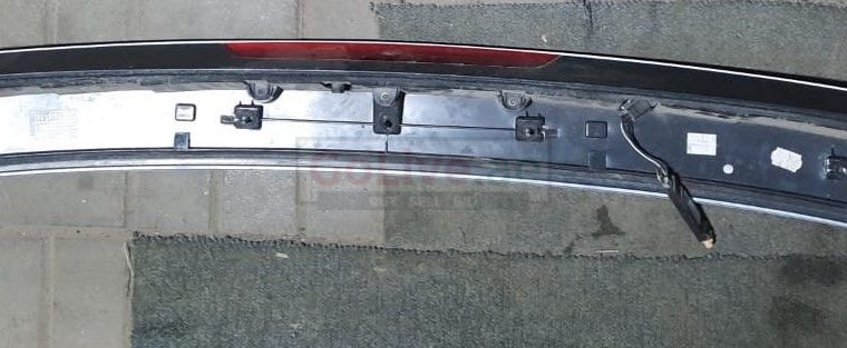 Audi Q7 2007 REAR TRUNK HATCH SPOILER PART NO 4L0827933 ( Genuine Used AUDI Parts )