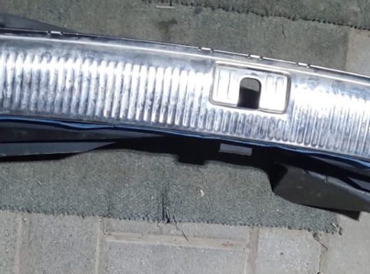 AUDI Q7 2007 REAR TRUNK HATCH SILL TRIM PANEL PART NO 4L0864483 ( Genuine Used AUDI Parts )