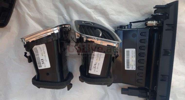 VOLVO S60 2013 FRONT CENTER DASH LEFT & RIGHT SIDE AIR VENTS GRILLE ( Genuine Used VOLVO Parts )