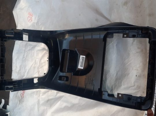 VOLVO S60 2013 CENTER CONSOLE UPPER TRIM PANEL BRACKET PART NO 31369117 ( Genuine Used VOLVO Parts )