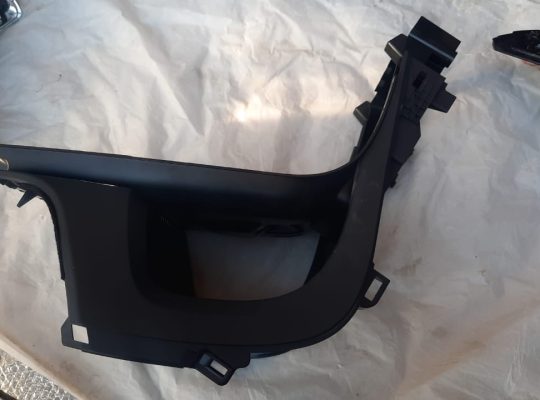 VOLVO S60 2013 CENTER CONSOLE UPPER TRIM PANEL BRACKET PART NO 31369117 ( Genuine Used VOLVO Parts )