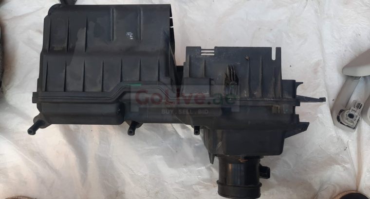 VOLVO S60 2013 AIR INTAKE FILTER CLEANER BOX HOUSING PART NO 30677718 ( Genuine Used VOLVO Parts )