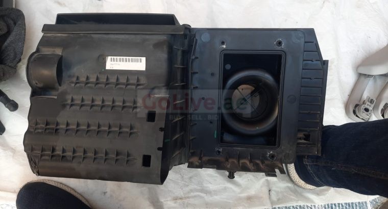 VOLVO S60 2013 AIR INTAKE FILTER CLEANER BOX HOUSING PART NO 30677718 ( Genuine Used VOLVO Parts )