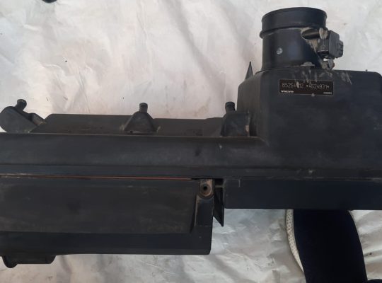 VOLVO S60 2013 AIR INTAKE FILTER CLEANER BOX HOUSING PART NO 30677718 ( Genuine Used VOLVO Parts )