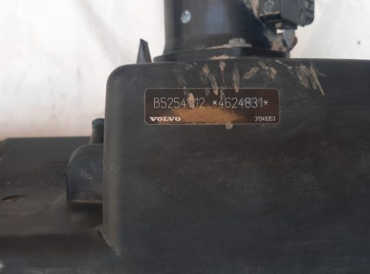VOLVO S60 2013 AIR INTAKE FILTER CLEANER BOX HOUSING PART NO 30677718 ( Genuine Used VOLVO Parts )