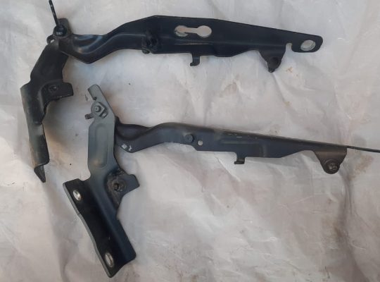 VOLVO S60 2013 ENGINE BONNET/HOOD LEFT & RIGHT SIDE HINGES PART NO 30799178 / 30799179 ( Genuine Used VOLVO Parts )