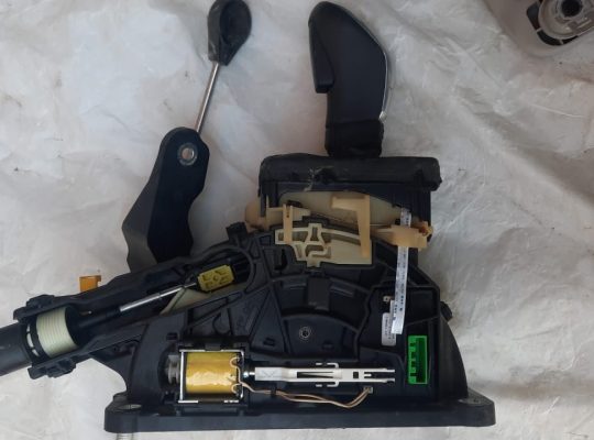 VOLVO S60 2013 S80 XC60 XC70 AUTO FLOOR SHIFTER ASSEMBLY WITH SHIFT CABLE PART NO 31325216/31256941 ( Genuine Used VOLVO Parts )